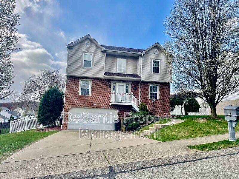 House for rent at 1421 Sandstone Dr, Tarentum, PA 15084