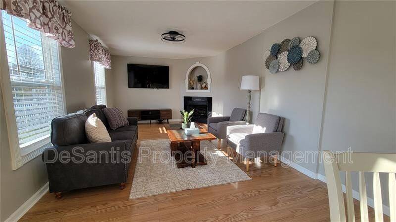 House for rent at 1421 Sandstone Dr, Tarentum, PA 15084