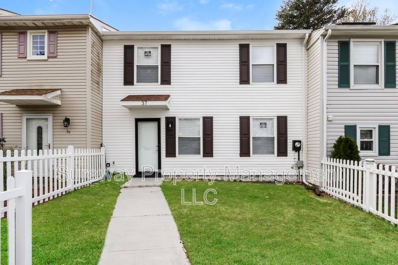 Townhouse for rent at 37 Berkshire Rd, Sicklerville, NJ 08081