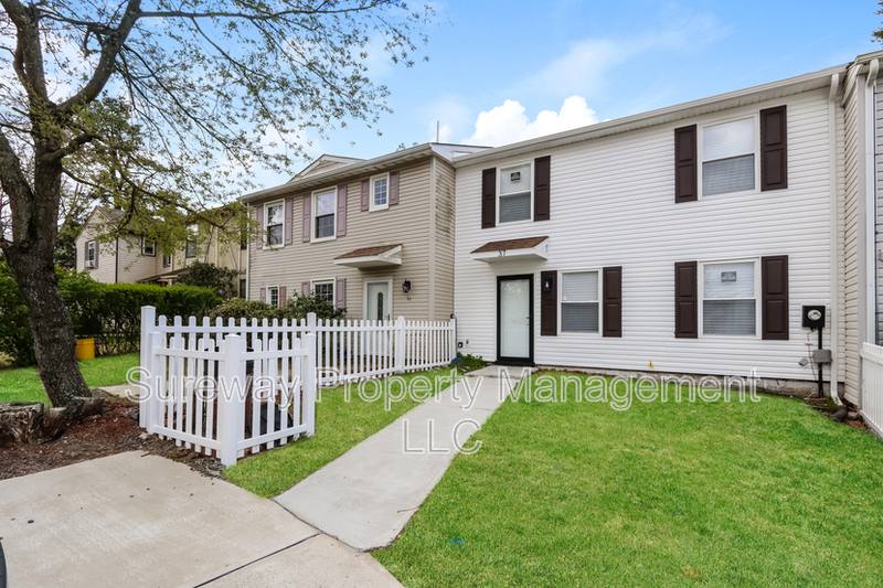 Townhouse for rent at 37 Berkshire Rd, Sicklerville, NJ 08081