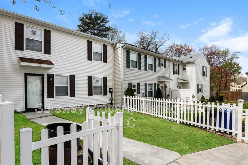 Townhouse for rent at 37 Berkshire Rd, Sicklerville, NJ 08081