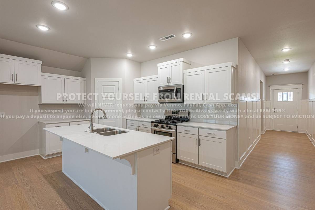 House for rent at 617 S Wagon Wheel Ave, Fayetteville, AR 72704