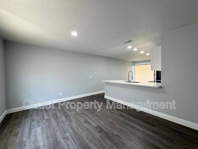 House for rent at 440 S Hill Ave, Deland, FL 32724