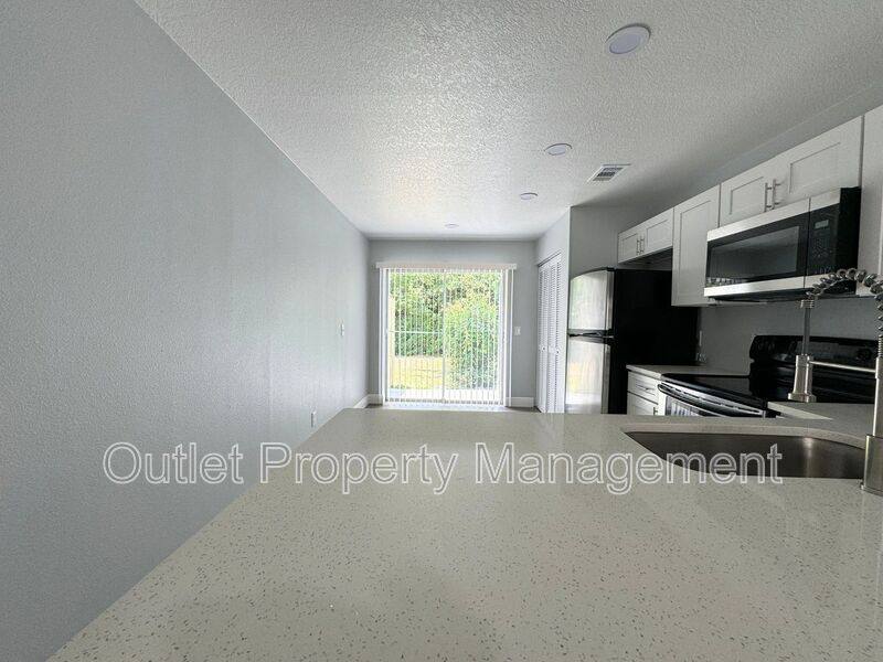 House for rent at 440 S Hill Ave, Deland, FL 32724