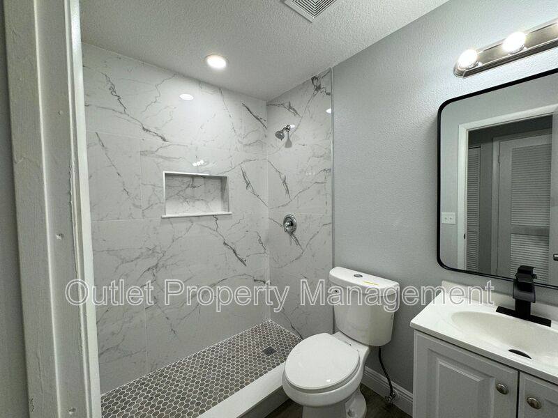 House for rent at 440 S Hill Ave, Deland, FL 32724