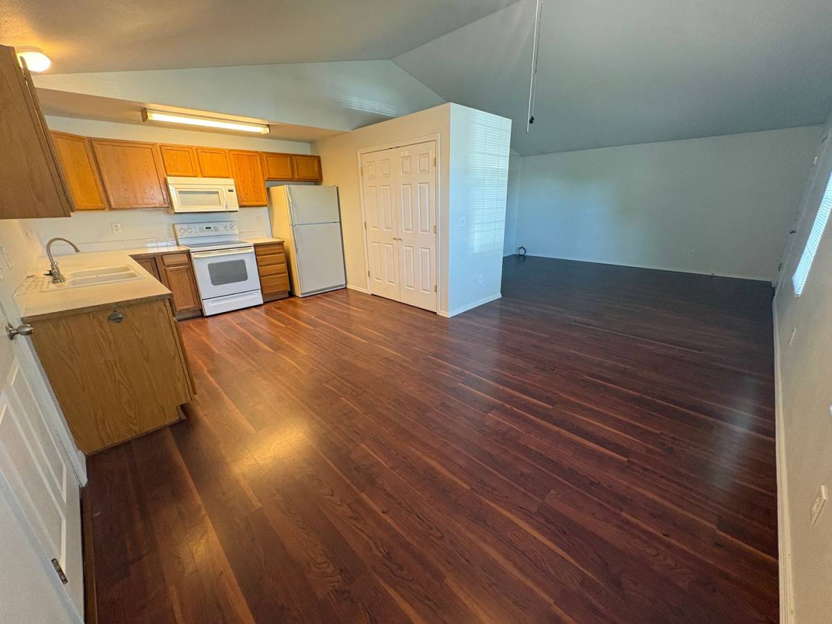 Townhouse for rent at 2708 NW 8th, Redmond, OR 97756