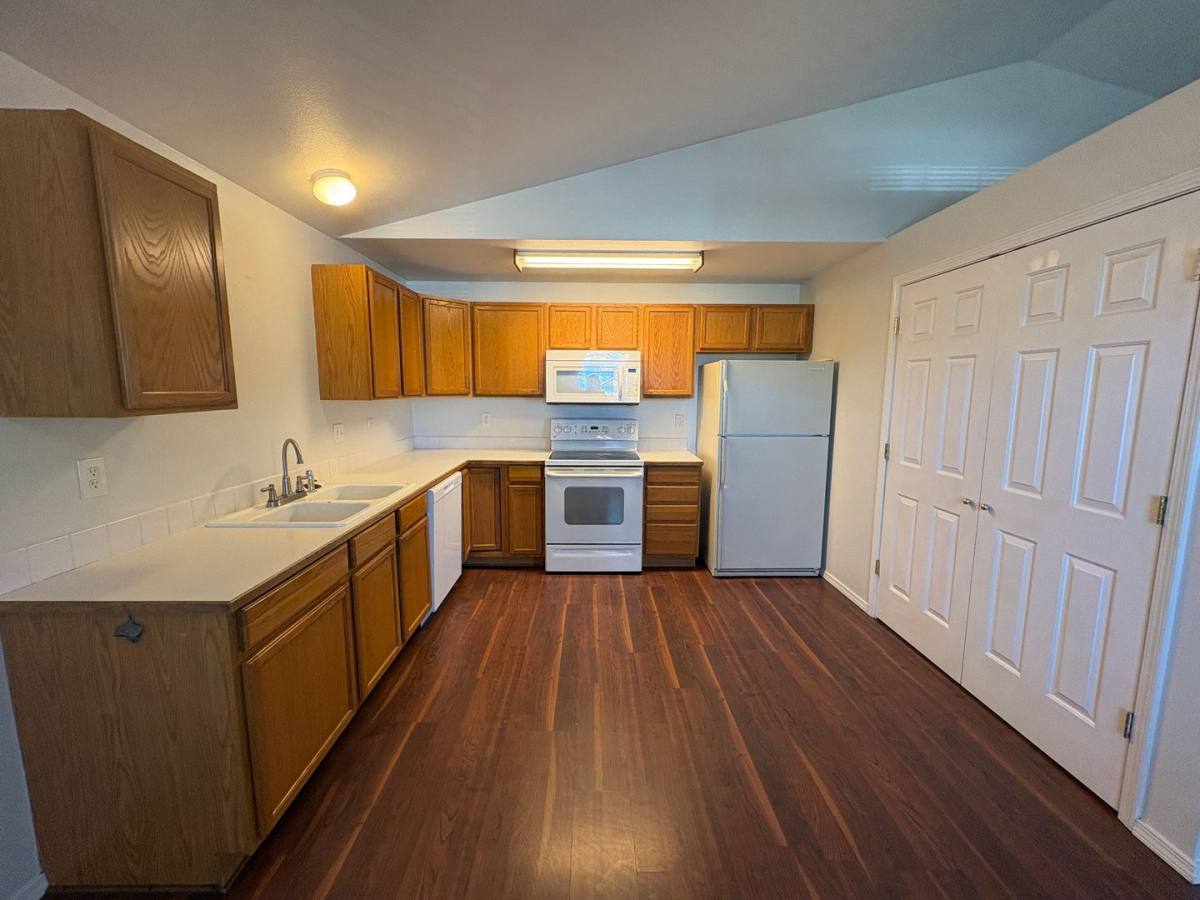 Townhouse for rent at 2708 NW 8th, Redmond, OR 97756