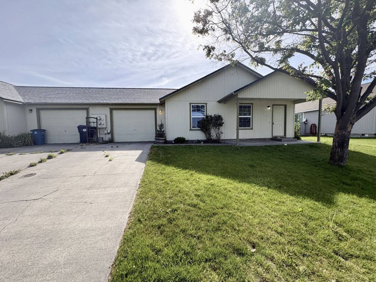 Townhouse for rent at 2708 NW 8th, Redmond, OR 97756