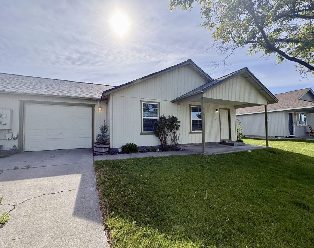 Townhouse for rent at 2708 NW 8th, Redmond, OR 97756