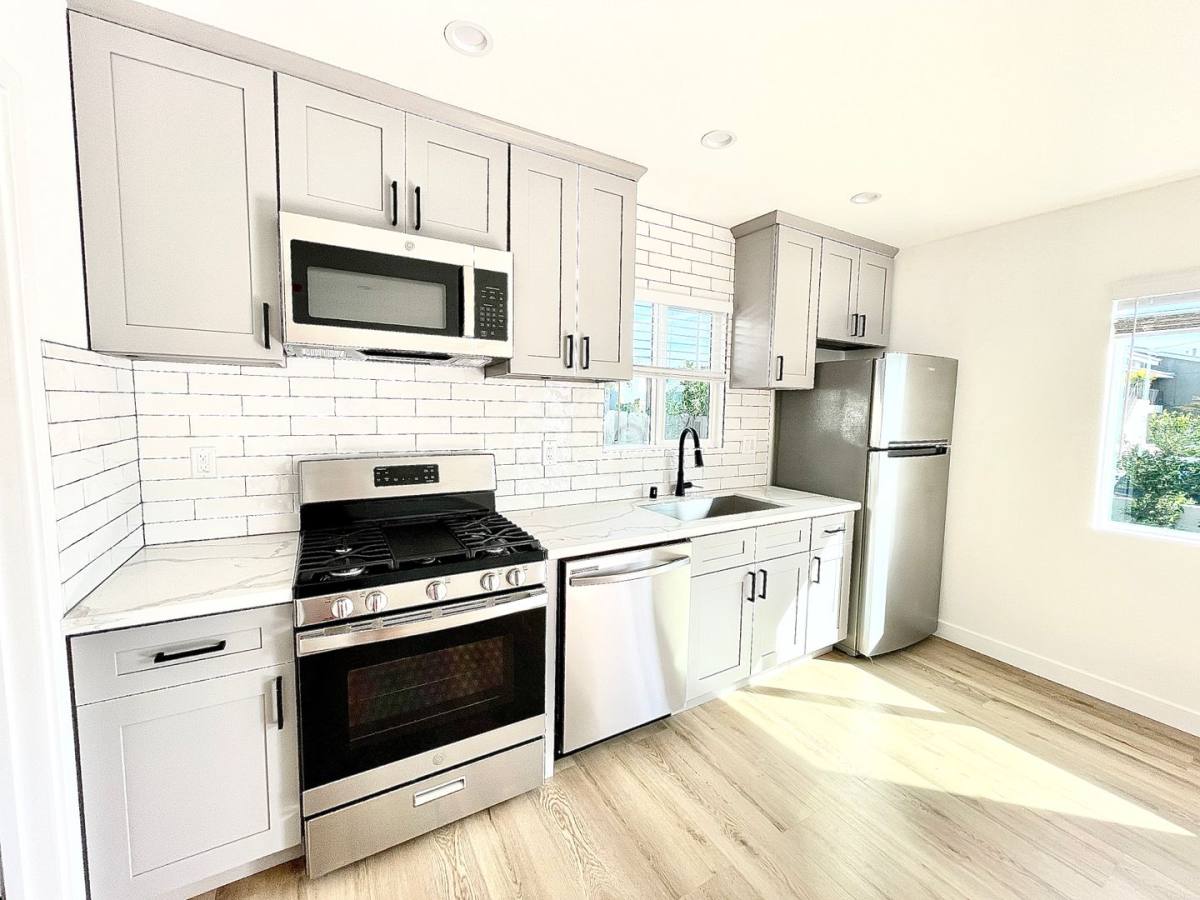 Apartment for rent at 12759 Matteson Ave, Los Angeles, CA 90066