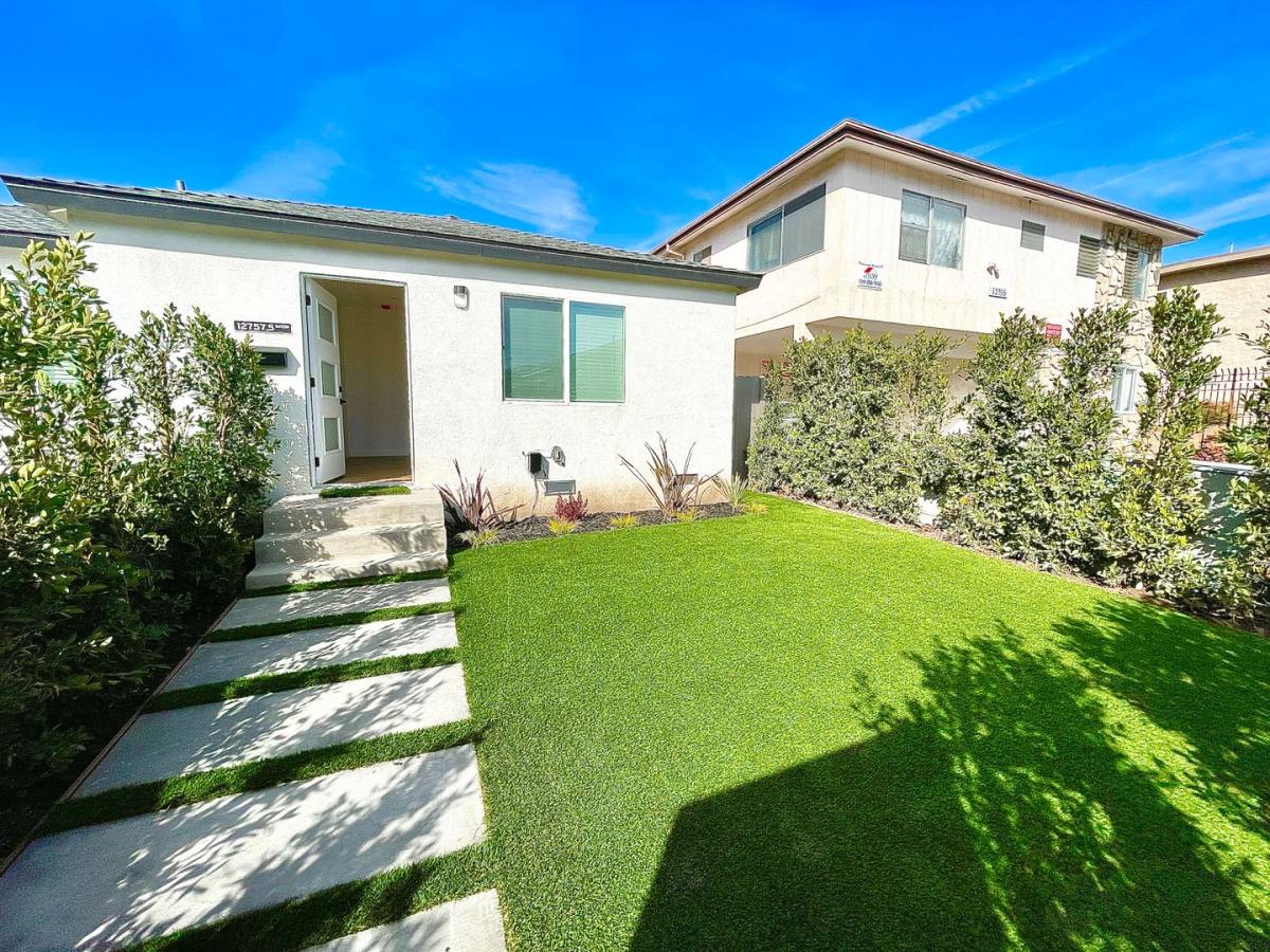 Apartment for rent at 12759 Matteson Ave, Los Angeles, CA 90066