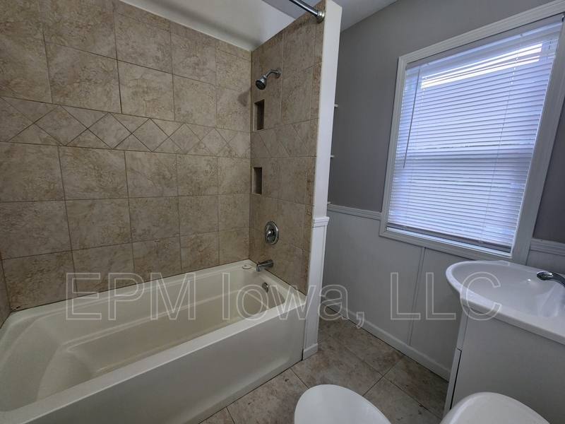 House for rent at 719 Marsh St, Waterloo, IA 50701