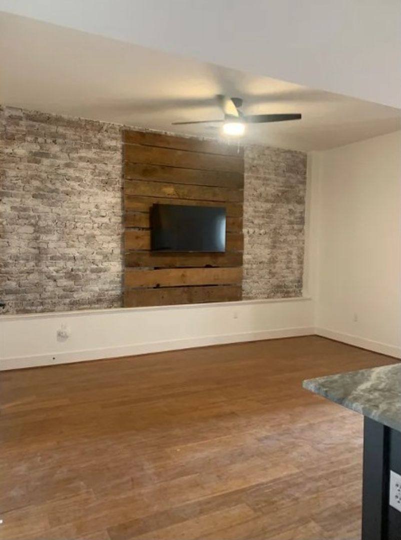 Apartment for rent at 142 N Main St, Farmville, VA 23901