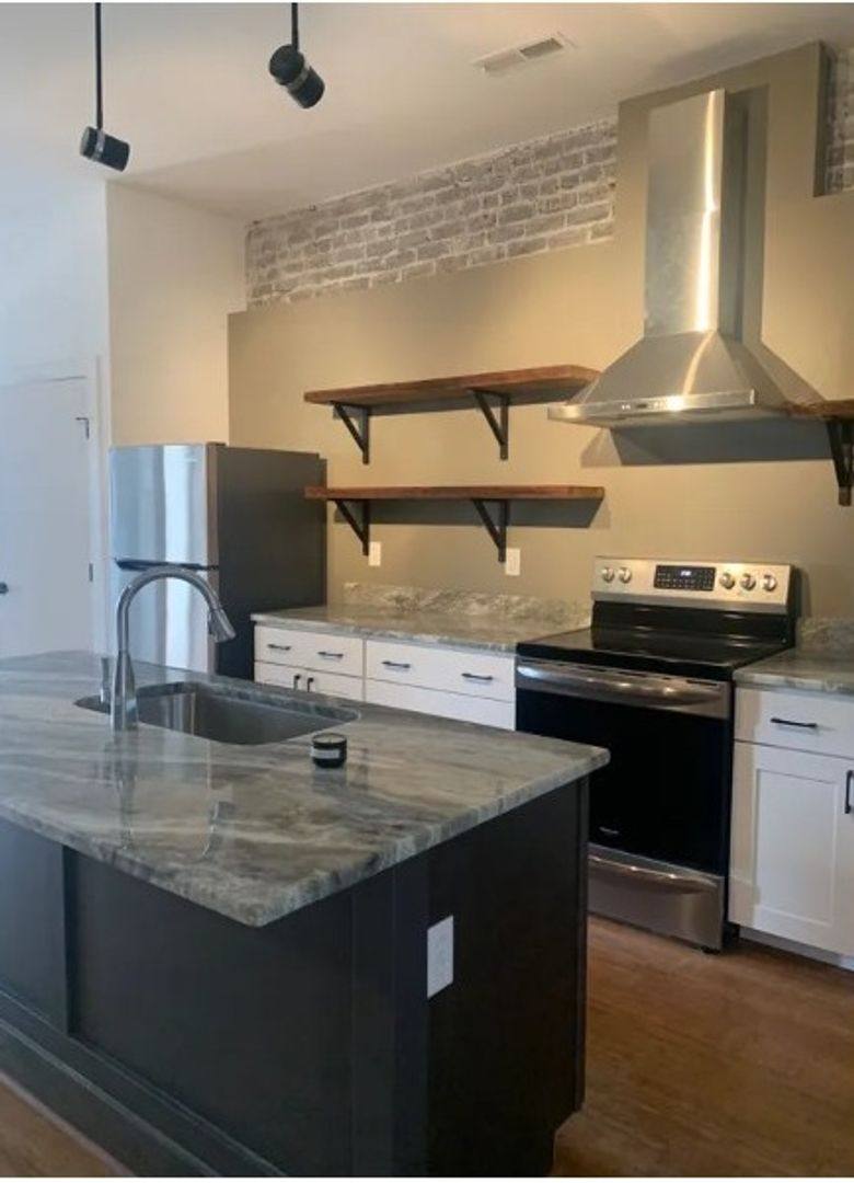 Apartment for rent at 142 N Main St, Farmville, VA 23901