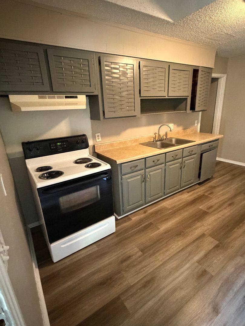 Apartment for rent at 1010 N Larchmont Ave, Chattanooga, TN 37411
