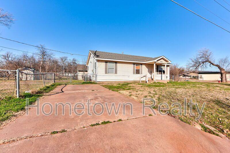House for rent at 2701 S Phillips Ave, Oklahoma City, OK 73129