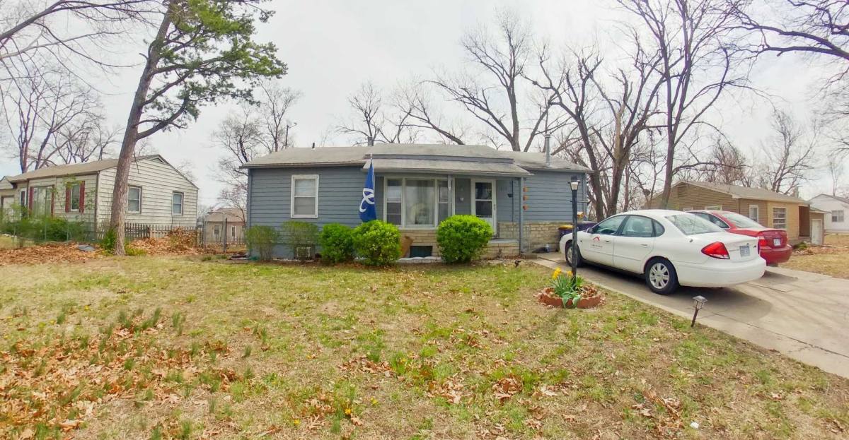 Apartment for rent at 213 Summit Ave, Manhattan, KS 66502