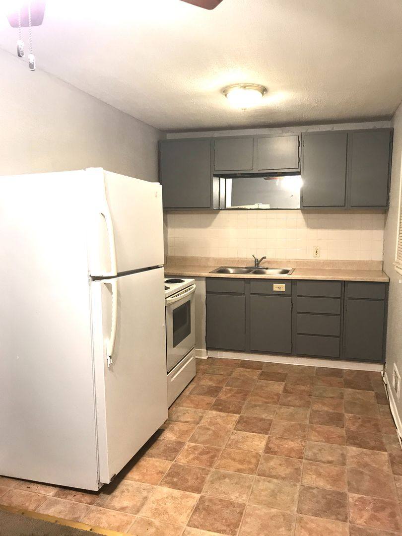 House for rent at 4900 E 41st Terrace, Kansas City, MO 64130