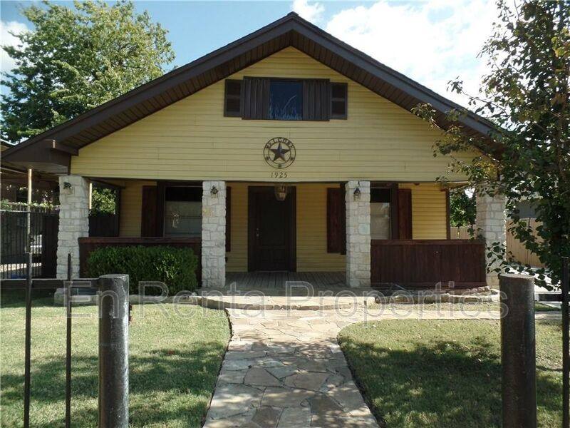 House for rent at 1925 Saint Louis Ave, Fort Worth, TX 76110