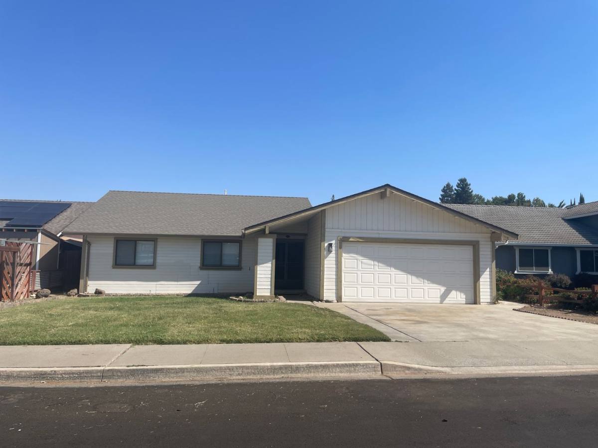 House for rent at 861 Cloverland Way, Oakdale, CA 95361