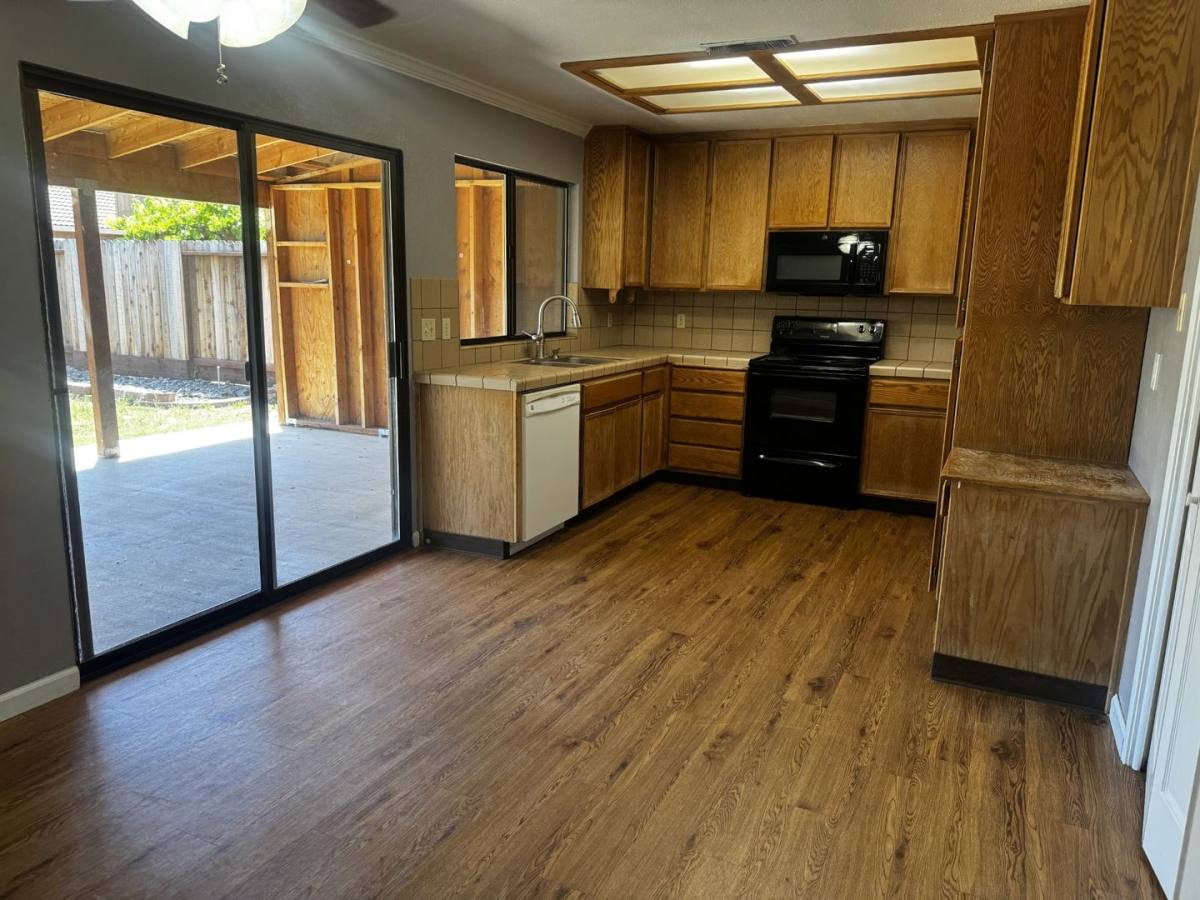 House for rent at 861 Cloverland Way, Oakdale, CA 95361