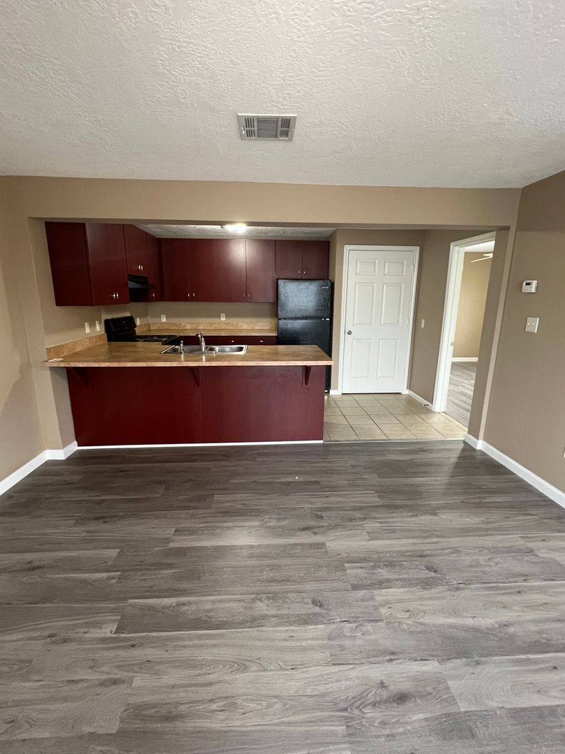 Apartment for rent at 200 W 11th St, Lake Charles, LA 70601