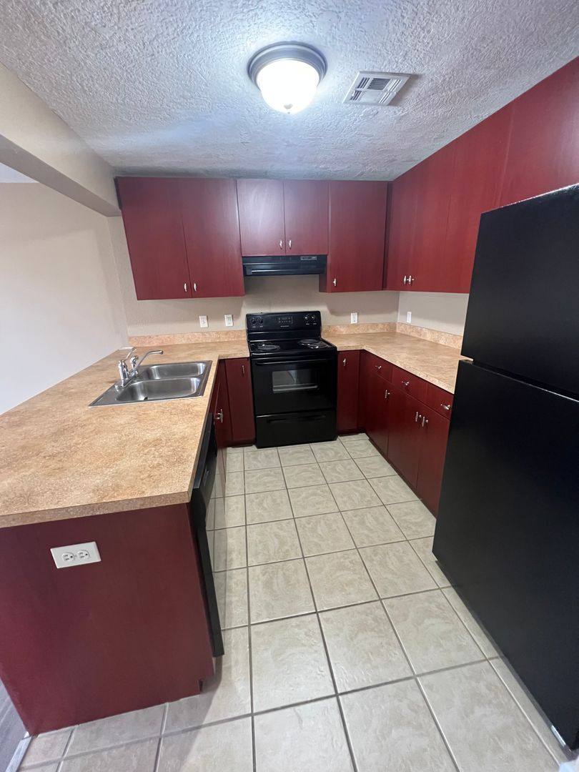 Apartment for rent at 200 W 11th St, Lake Charles, LA 70601
