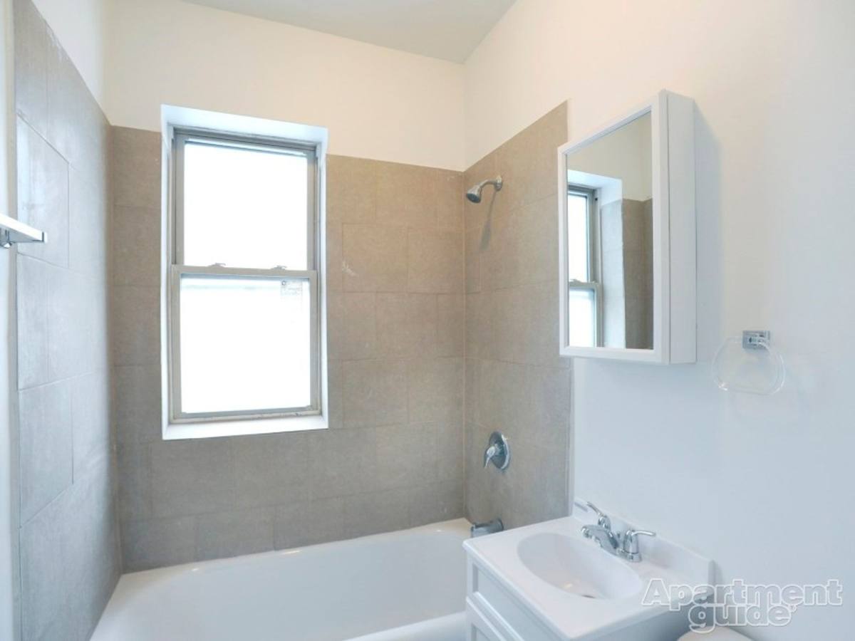 Apartment for rent at 1108 E 82nd St, Chicago, IL 60619