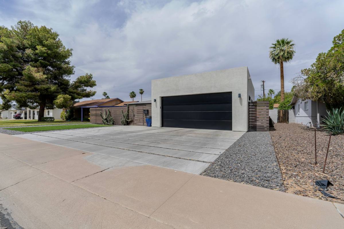 House for rent at 2220 E Weldon Ave, Phoenix, AZ 85016