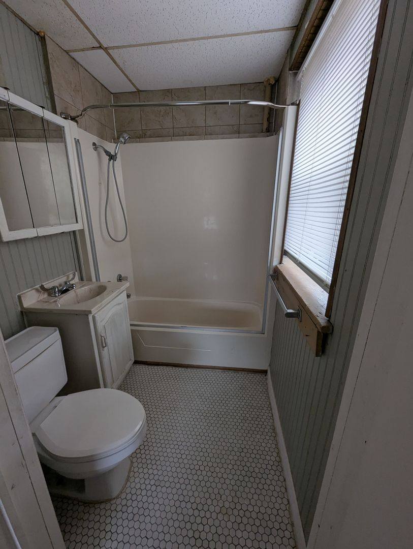 Apartment for rent at 415 S Broadway, Pittsburg, KS 66762