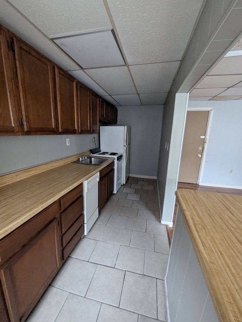 Apartment for rent at 415 S Broadway, Pittsburg, KS 66762