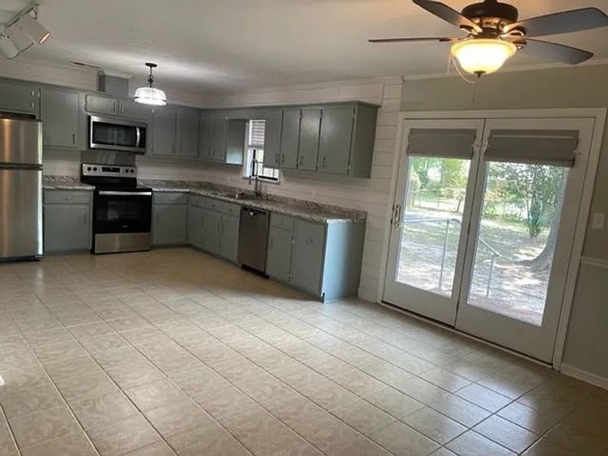 House for rent at 107 Fox St, Springfield, GA 31329