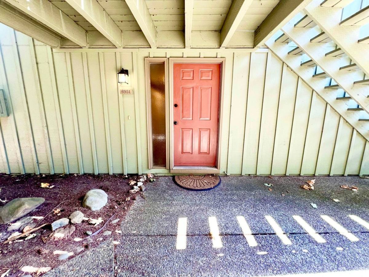 Apartment for rent at 6951 SW Montauk Circle, Lake Oswego, OR 97035