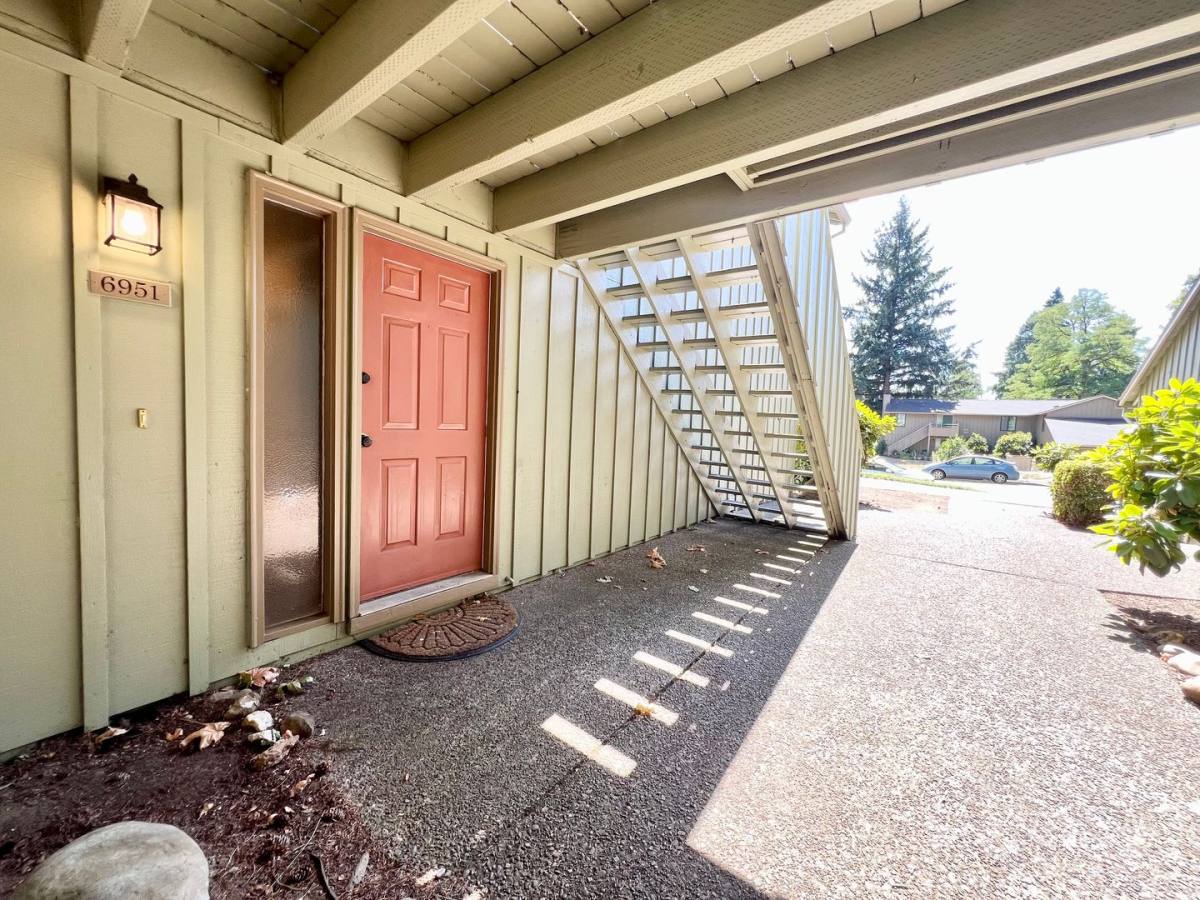 Apartment for rent at 6951 SW Montauk Circle, Lake Oswego, OR 97035