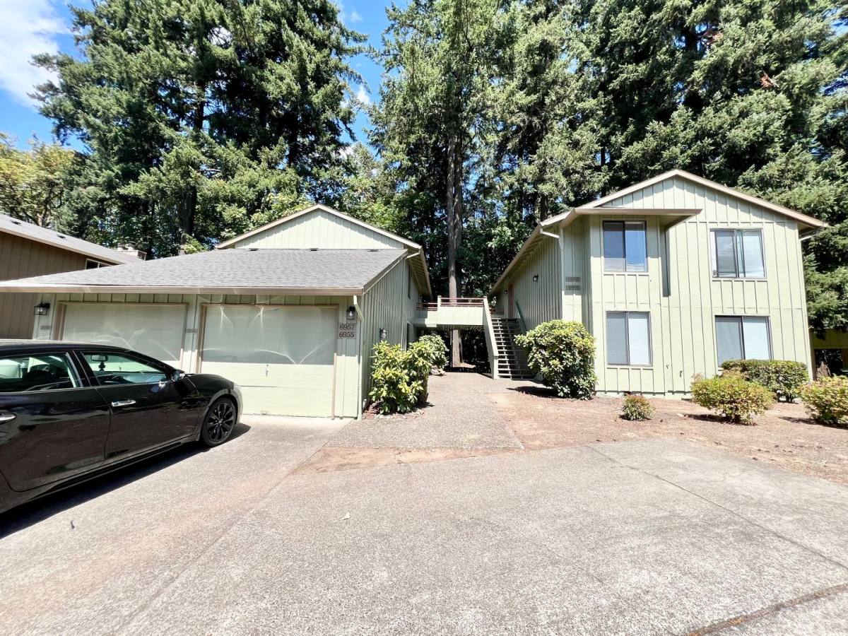 Apartment for rent at 6951 SW Montauk Circle, Lake Oswego, OR 97035