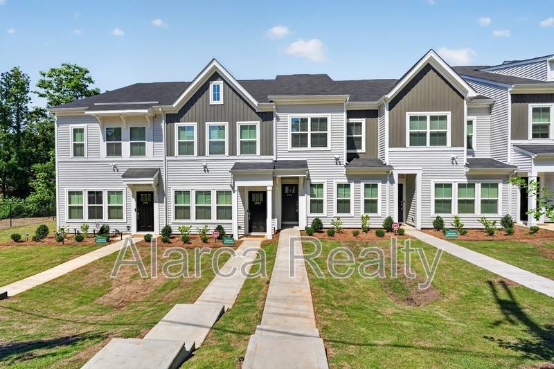 Townhouse for rent at 2962 Sloan Dr, Charlotte, NC 28208