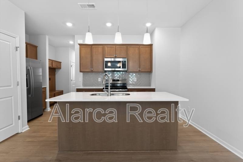 Townhouse for rent at 2962 Sloan Dr, Charlotte, NC 28208