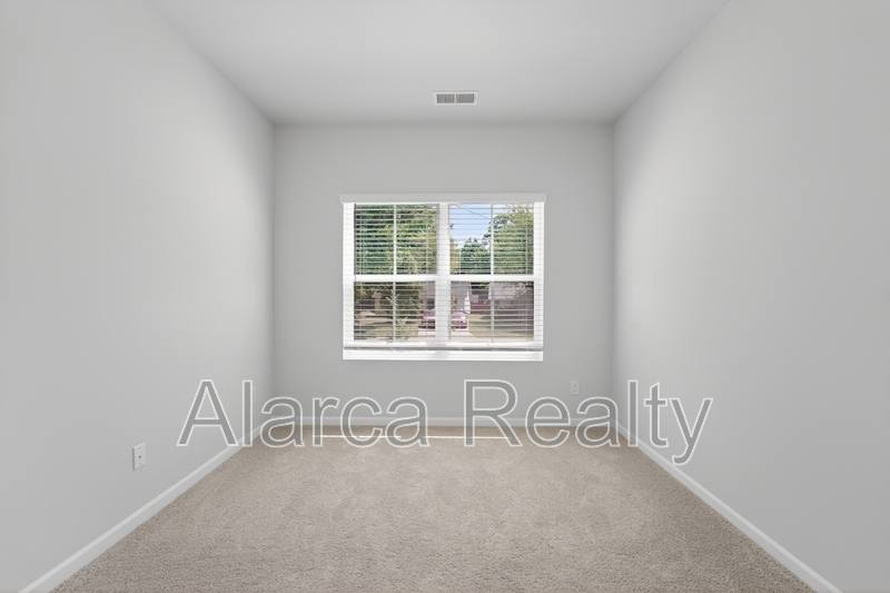 Townhouse for rent at 2962 Sloan Dr, Charlotte, NC 28208