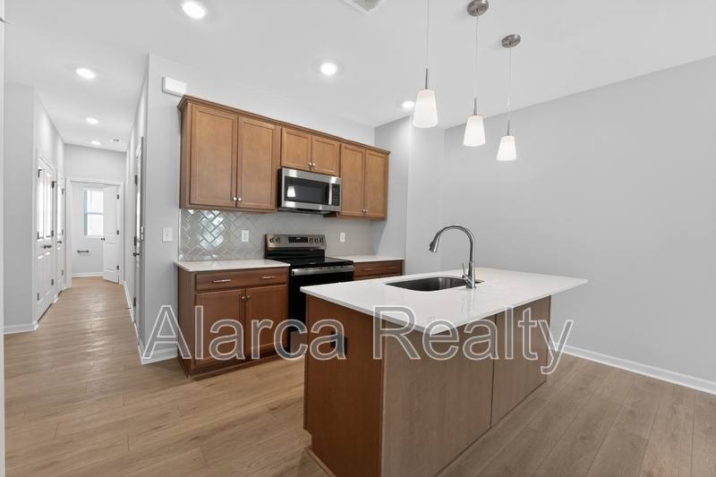 Townhouse for rent at 2962 Sloan Dr, Charlotte, NC 28208