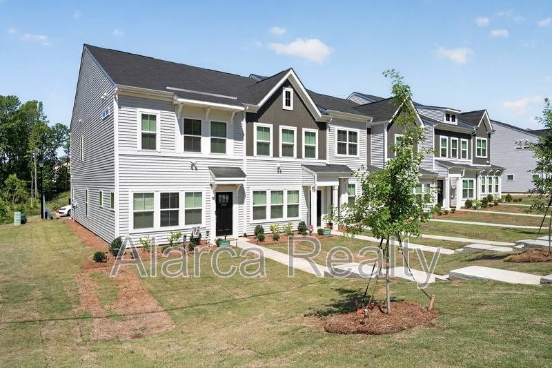 Townhouse for rent at 2962 Sloan Dr, Charlotte, NC 28208