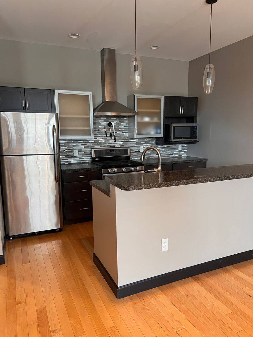 Apartment for rent at 214 N 6th, Quincy, IL 62301