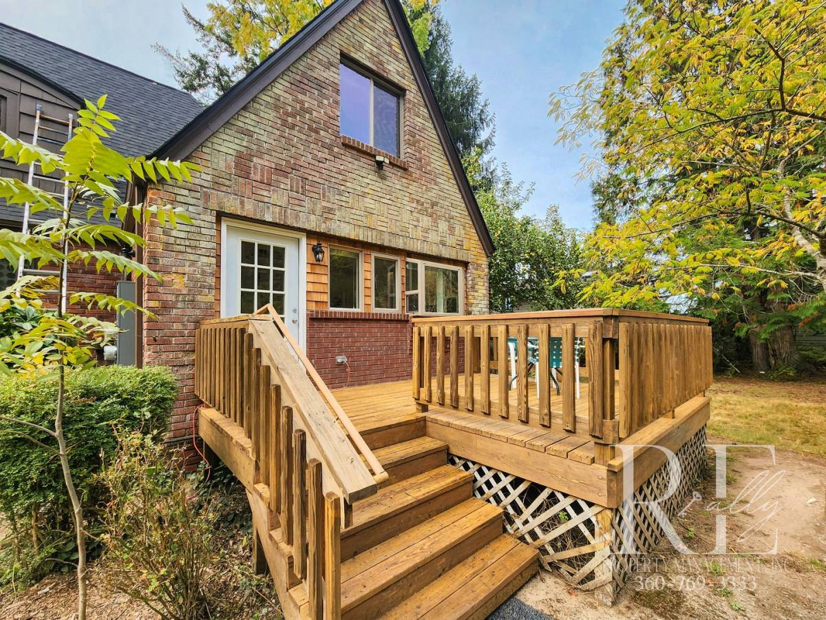 Townhouse for rent at 9053 Sunset Lane NW, Seabeck, WA 98380