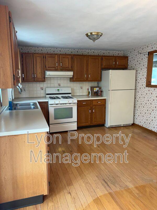 House for rent at 5 Moccasin Dr, Warwick, RI 02889