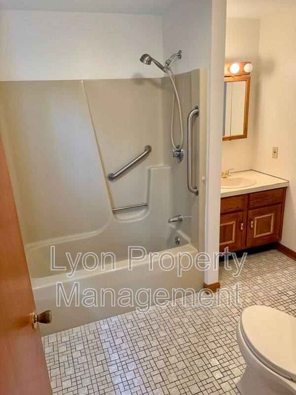 House for rent at 5 Moccasin Dr, Warwick, RI 02889
