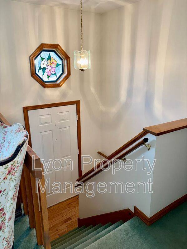 House for rent at 5 Moccasin Dr, Warwick, RI 02889