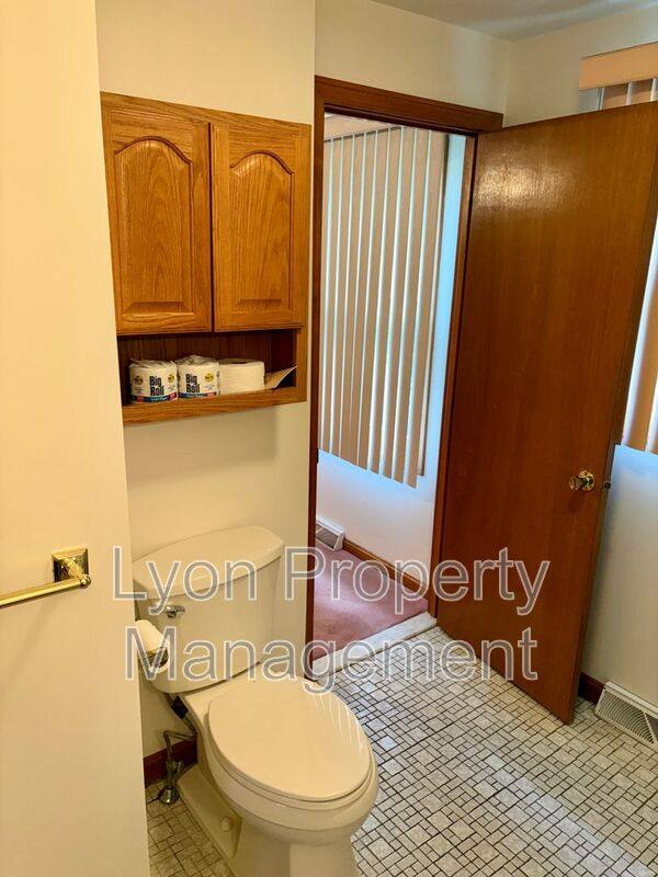 House for rent at 5 Moccasin Dr, Warwick, RI 02889