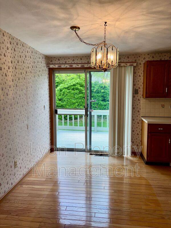 House for rent at 5 Moccasin Dr, Warwick, RI 02889