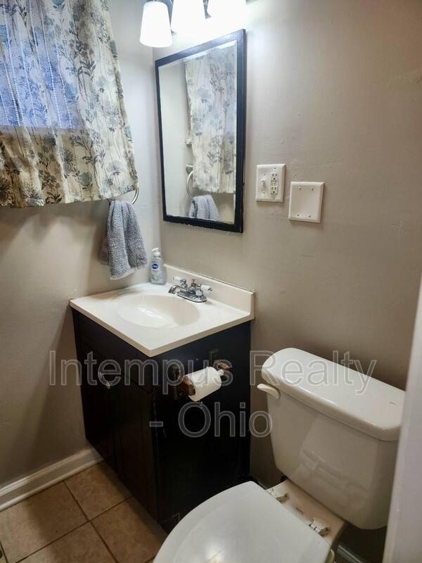 House for rent at 3925 Irwin Ave, Grove City, OH 43123