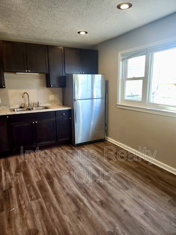 House for rent at 3925 Irwin Ave, Grove City, OH 43123