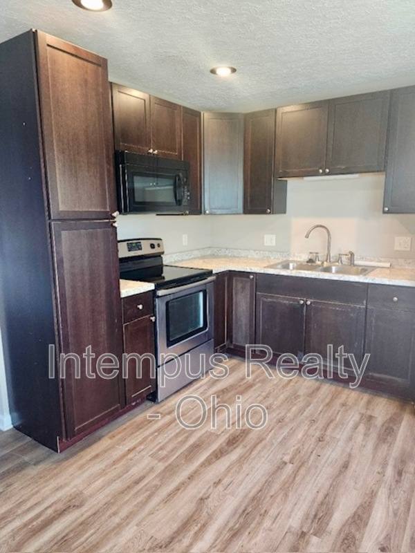 House for rent at 3925 Irwin Ave, Grove City, OH 43123